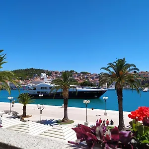 https://apartment-stella-old-town-trogir-with-balcony.hotels-in-trogir.com