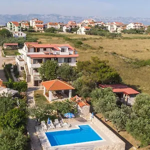 https://apartments-crljenko.hotelinzadar.com
